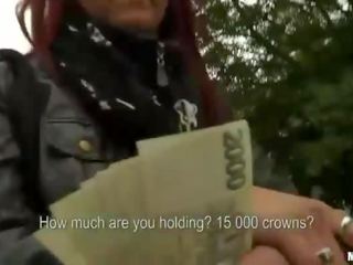 Attraktiv tjeckiska flickvän terry analyzed för kontanter